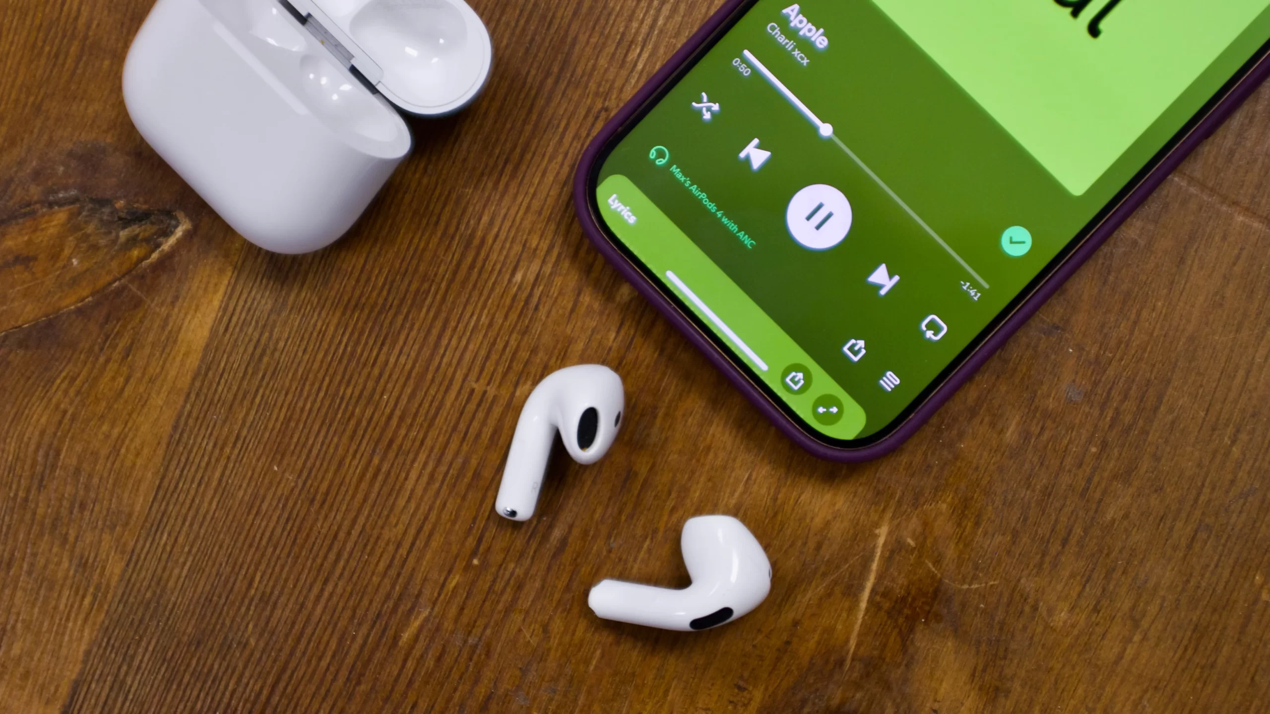 Apple AirPods 4 с шумоподавлением